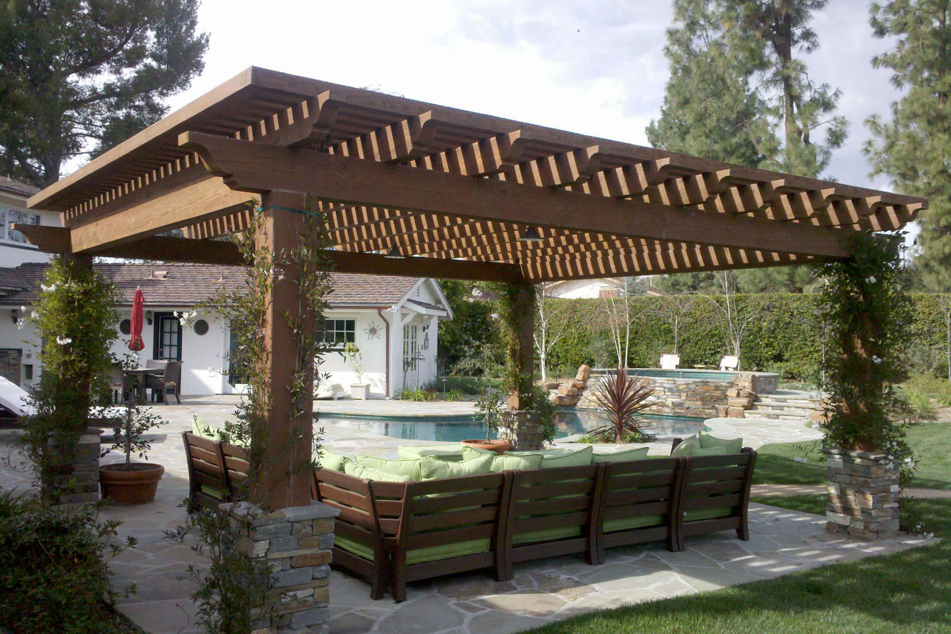 What is the Best Roofing Option for a Pergola? - Ecolifely