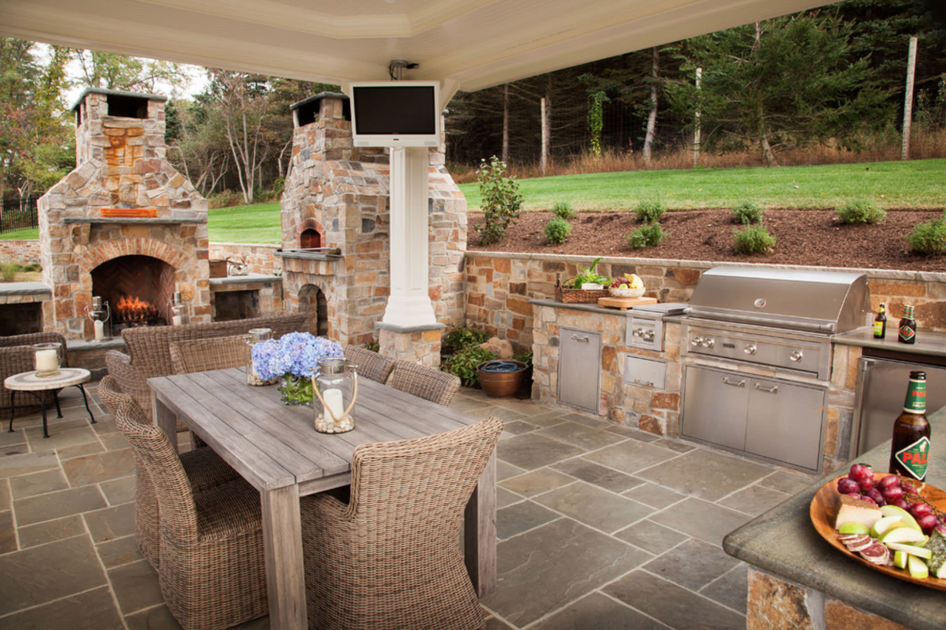 outdoor patio and kitchen design